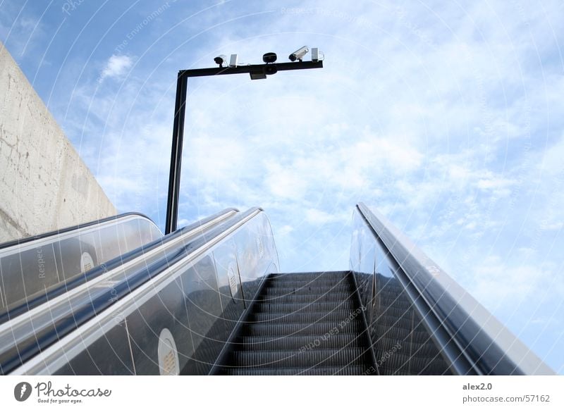 Stairway to heaven... Rolltreppe Wolken Überwachungskamera Barcelona Spanien Treppe Himmel blau aufwärts hoch Fotokamera stairway escalator blue clouds upwards