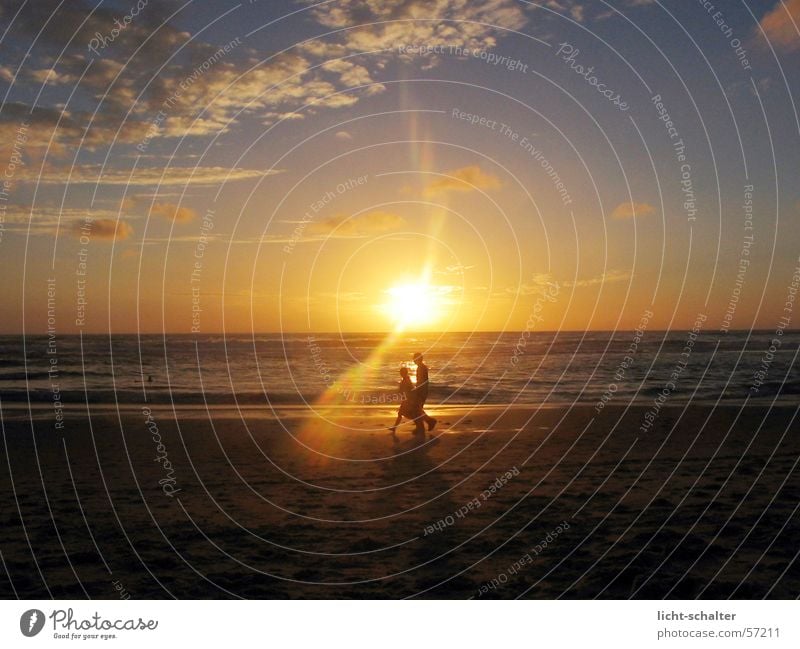 walkin sunset Sonnenuntergang gehen Wolken Meer Licht dunkel ruhig walking Mensch Wasser Himmel hell Stimmung Sand