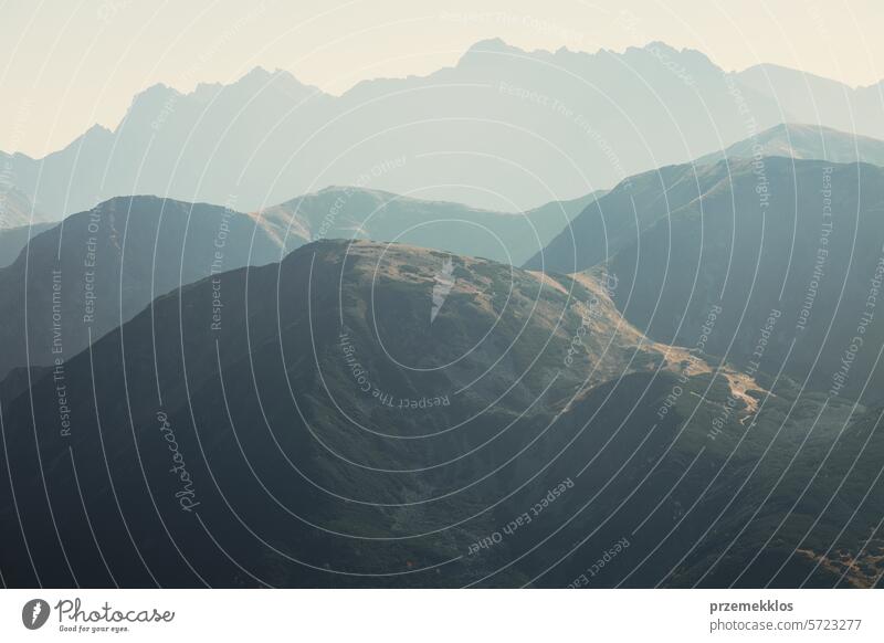 Berglandschaft im Tatra-Nationalpark in Polen. Beliebte Touristenattraktion. Erstaunliche Naturkulisse. Die berühmtesten Reiseziele Berge u. Gebirge Landschaft