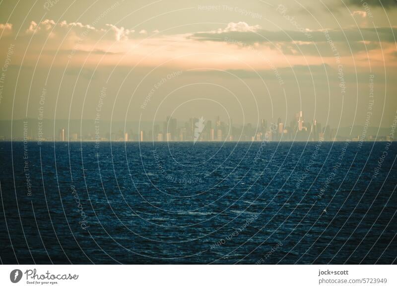 Melbourne am Meer wenn der Abend kommt Panorama (Aussicht) Australien Skyline Ferne Sonnenlicht Silhouette Pazifik Küste Schönes Wetter Hintergrund neutral