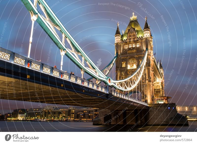 London Tower Brücke bei Sonnenuntergang Tourismus Himmel Fluss Stadt Architektur Denkmal Stein alt hell historisch blau Tradition Turm Großbritannien England