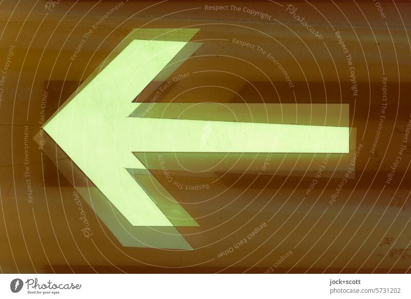 doppelter Pfeil Negativbild Experiment Kontrast Reaktionen u. Effekte Doppelbelichtung links Silhouette Hintergrundbild Symbole & Metaphern Hintergrund neutral