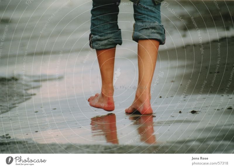 füsse ruhig Strand Meer Fuß Sand Wasser Herbst Wind Ostsee atmen Schwimmen & Baden Erholung gehen genießen laufen Ferien & Urlaub & Reisen rennen träumen