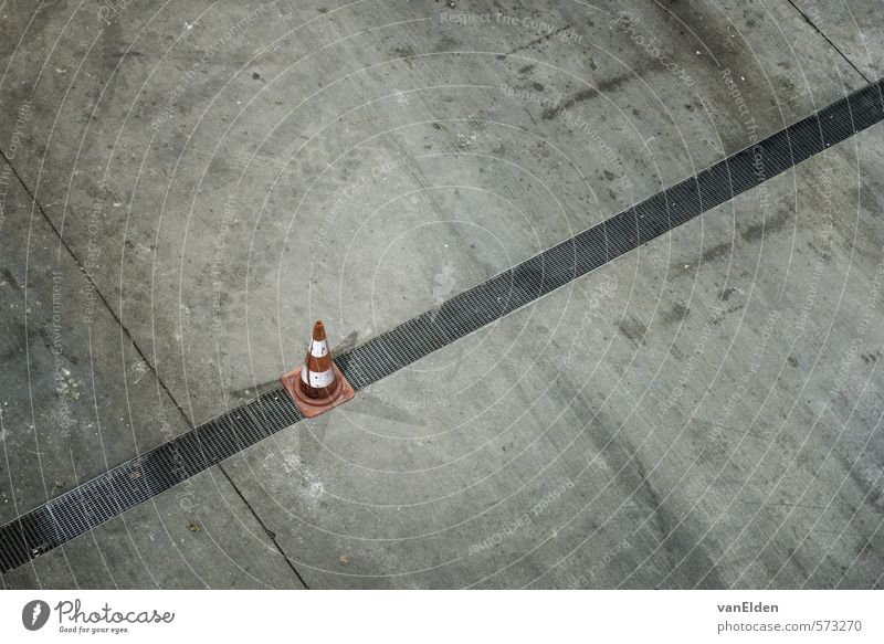 Pylon Arbeit & Erwerbstätigkeit Baustelle Industrie Güterverkehr & Logistik Umwelt Industrieanlage Fabrik Verkehrszeichen Verkehrsschild Beton Kunststoff