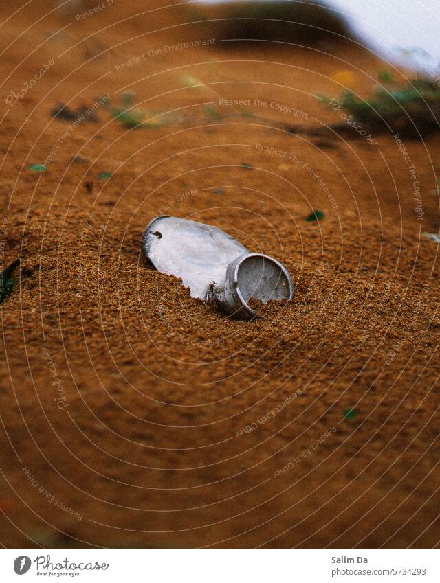 Strandverschmutzung. Fotografie in Nahaufnahme Strände Verschmutzung Umwelt Sand sandig abschließen Nahaufnahmen Umweltschutz Fotos niemand Umweltverschmutzung