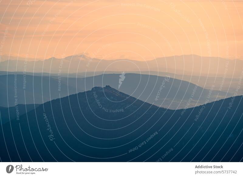 Gelassener Sonnenuntergang über der Sierra de Guadarrama guadarrama Madrid cerceda navacerrada Landschaft Abenddämmerung Gelassenheit Berge u. Gebirge weich