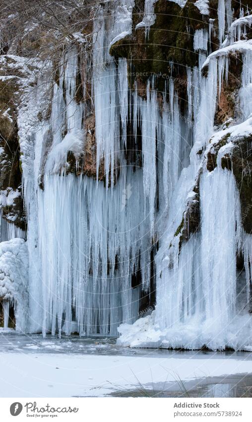 Gefrorene Wasserfälle am Rio Cuervo im Winter Fluss Eis Wasserfall Formation Felsen Saum Schönheit Gelassenheit kalt Saison Natur eisig Frost frieren Landschaft