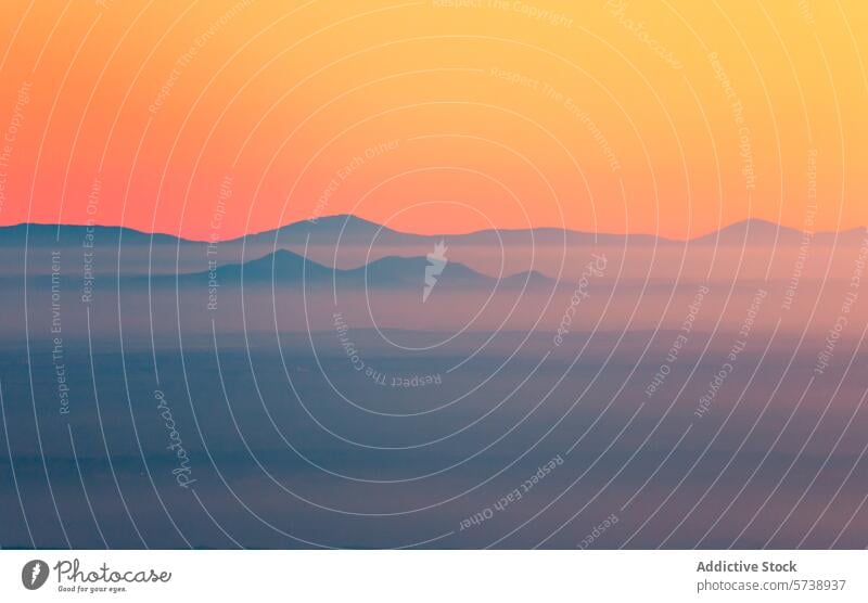 Nebeliger Sonnenaufgang über den Siete Picos, Sierra de Guadarrama Landschaft siete picos sierra de guadarrama Madrid Segovia Berge u. Gebirge Silhouette warm