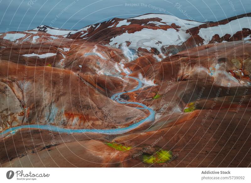 Gelassene geothermische Landschaft in den Kerlingarfjöll, Island Geothermie Berge u. Gebirge Schnee Gipfel pulsierend erdig Tonung Natur natürlich malerisch