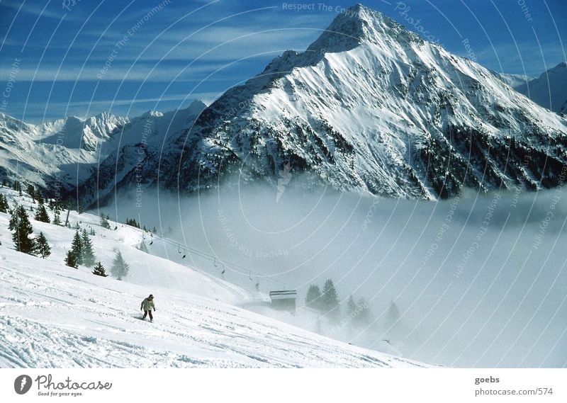 soulboarding01 Winter Sport Rider Alpen Schnee Berge u. Gebirge Schneebedeckte Gipfel abwärts Snowboarder Snowboarding Skilift Skipiste Nebel Talfahrt