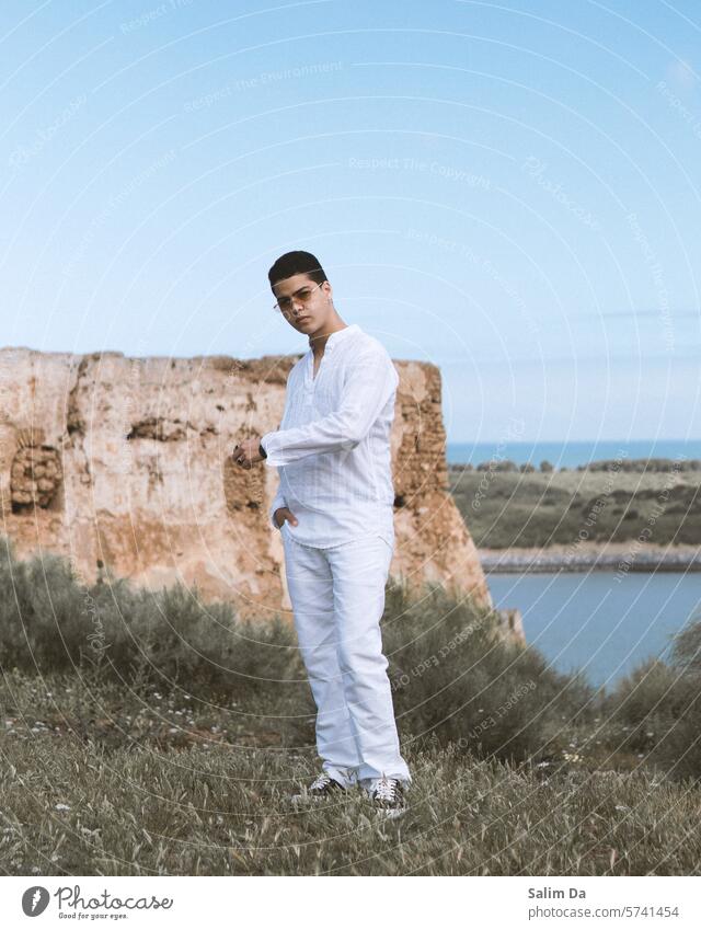 Die Natur kommt nie aus der Mode weiß weiß - kaukasisch weißes Hemd Outfit natürlich natürliche Welt Landschaft Ansicht Landschaften Blick von oben