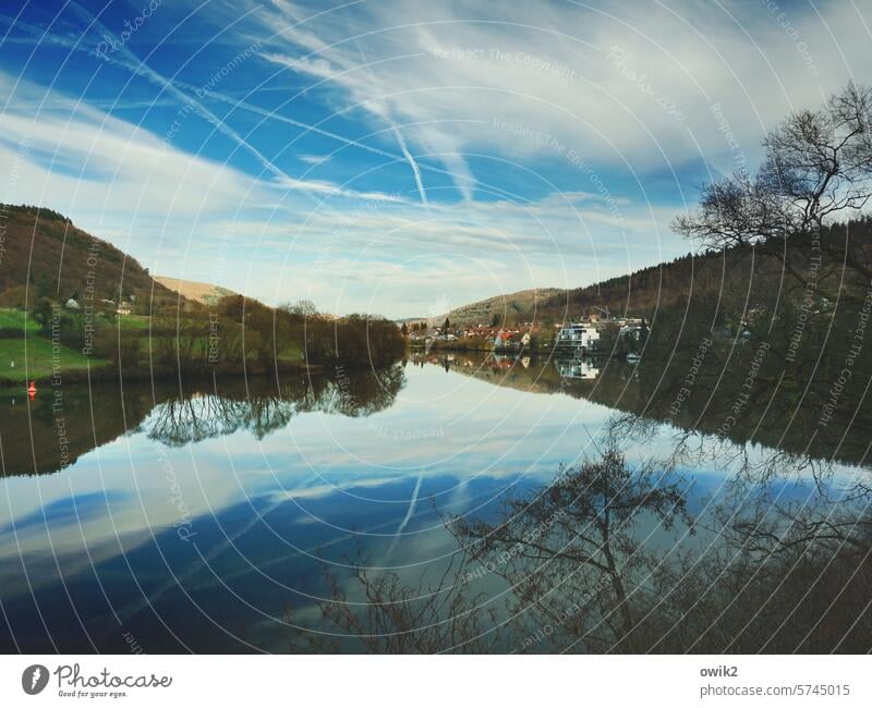 Häuser am Fluss Neckar Wasser Reflexion & Spiegelung Umwelt Landschaft Bäume Stimmung Menschenleer Natur Wald Hügel Himmel Wolken Baum Flussufer Außenaufnahme