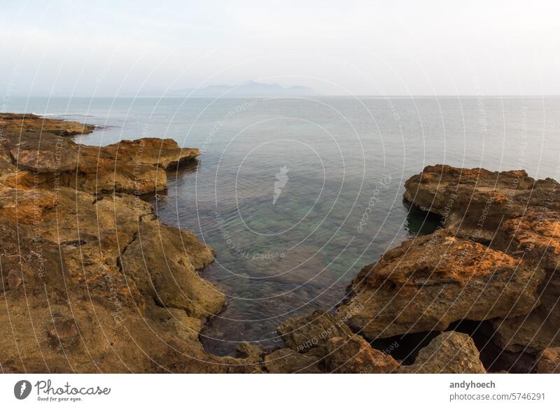 Die Küstenlinie bei Can Picafort auf der Insel Mallorca balearisch Bucht Strand schön cala Klippe Ausflugsziel Europa wandern Feiertag idyllisch Inseln