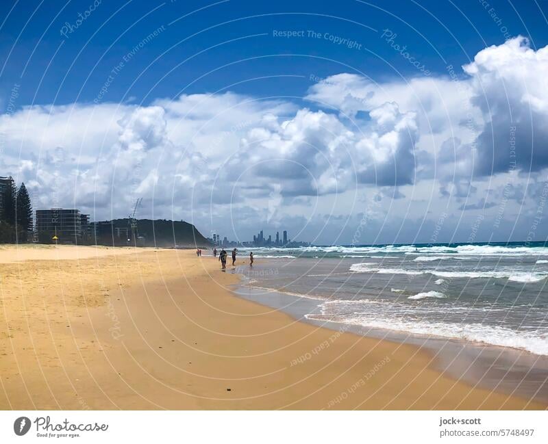 Spaziergang am Strand mit viel Sonnenschein Meer Küste Himmel Sommer Horizont Sonnenlicht Ferien & Urlaub & Reisen Schönes Wetter Wolken Ferne Natur Wellen