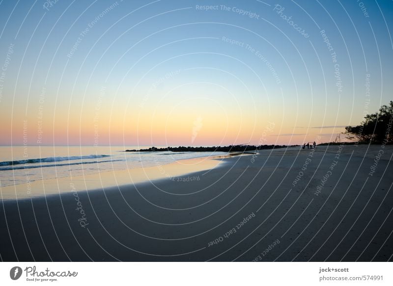 Am Strand von Bundaberg verschwindet Sonnenlicht mit dem Tag Landschaft Wolkenloser Himmel Küste Pazifikstrand Queensland exotisch Wärme Stimmung Horizont