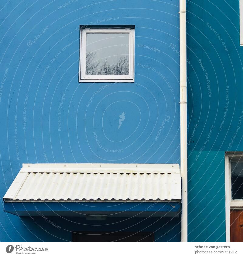 Blau Grün weiß Haus Architektur Gebäude Fenster Himmel Wand Fassade Mauer Außenaufnahme Menschenleer Farbe Island Reykjavík Farbfoto Bauwerk Stadtzentrum