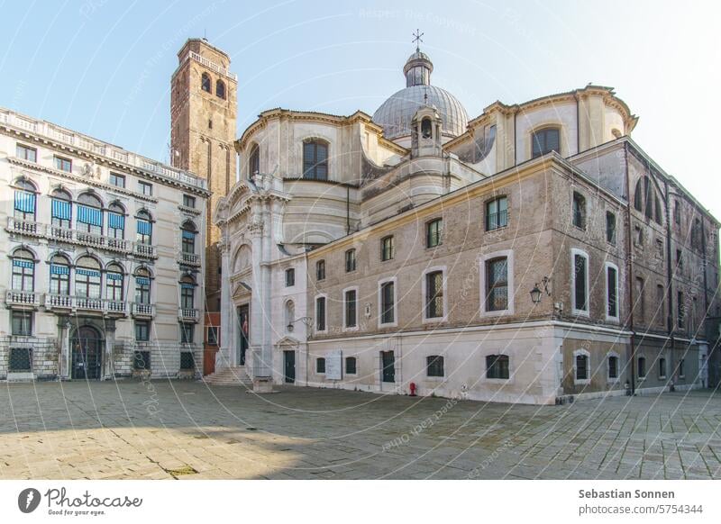 Campo San Geremia und Kirche Santi Geremia e Lucia in Venedig, Veneto, Italien Europa Architektur Wahrzeichen reisen Großstadt Tag Stadtbild Religion Himmel