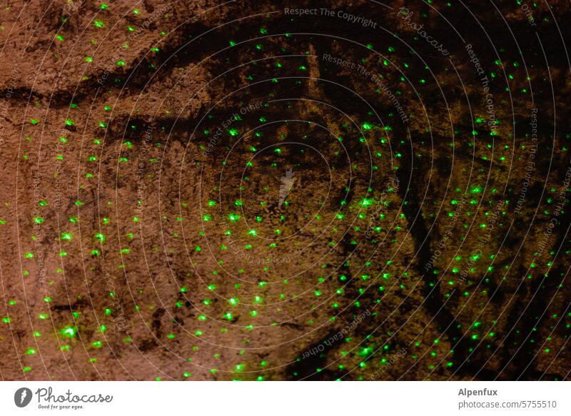 geheime Botschaft | Glückauf! Laser grün Lasershow grünes licht Licht leuchten dunkel grüne Punkte Farbe Disco Laserpointer Laserstrahl Nacht Wand