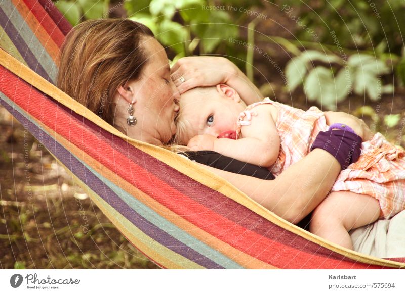 Das Auge der Freiheit aus dem Schoße der Mutter Glück Körperpflege Gesundheit Wohlgefühl Häusliches Leben Muttertag Kindererziehung Mensch feminin Baby