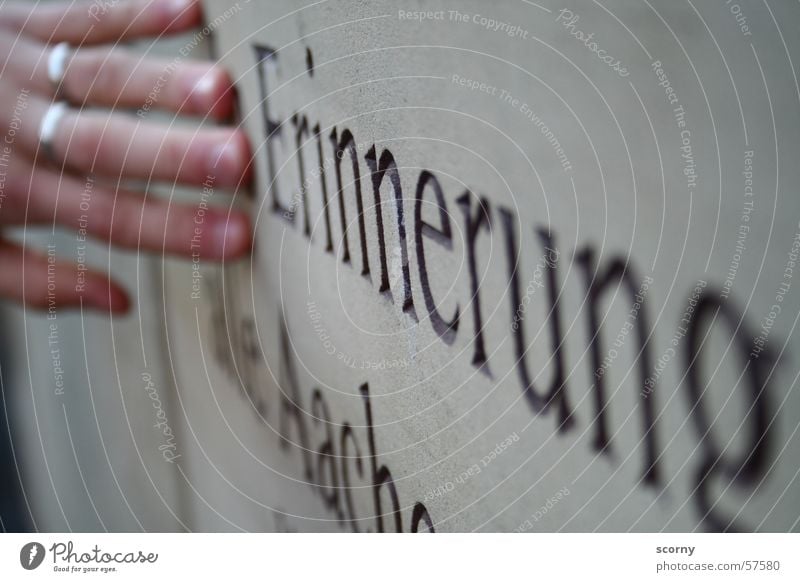 Erinnerung... Aufschrift Hand Aachen memento memory inscription Stein stone Kreis