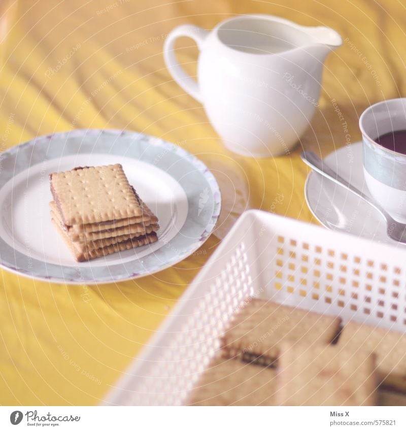 Kalter Hund Lebensmittel Teigwaren Backwaren Kuchen Schokolade Ernährung Kaffeetrinken Getränk Heißgetränk Kakao Geschirr Teller Tasse lecker retro süß