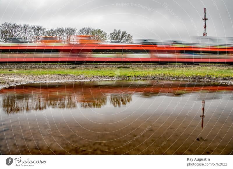 Spiegel-Effekt Sylt Autozug Doppelstockzug Nordseeinsel Außenaufnahme Farbfoto Nordseeküste Insel Landschaft Sylt-Insel Syltlandschaft Nordsee Insel