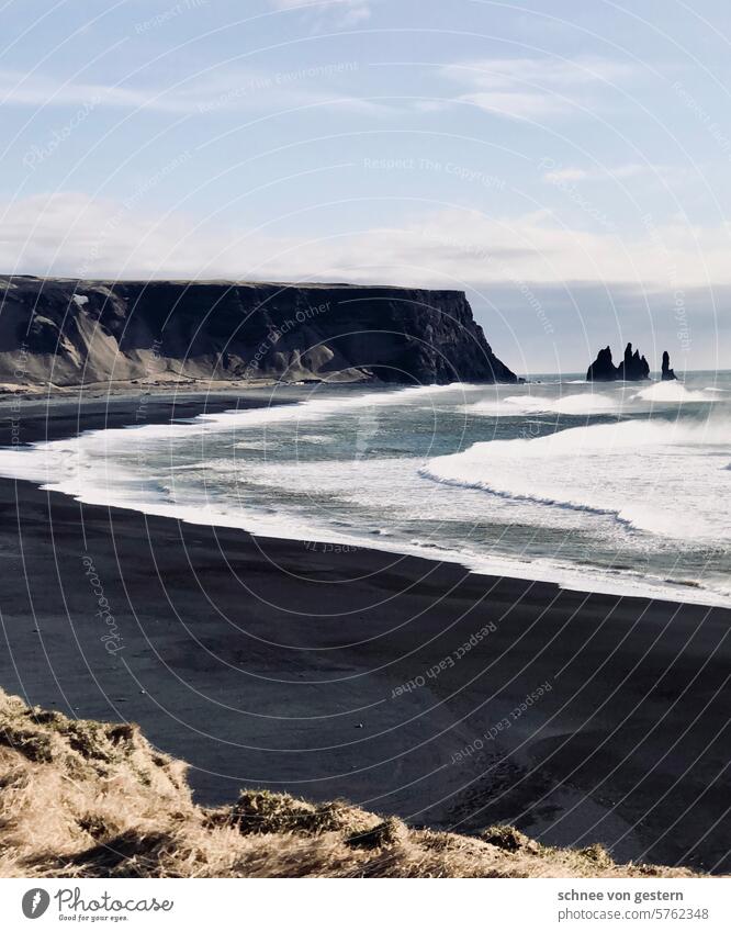 Unendlichkeit Einsamkeit Schaum Gischt Sommer Sandstrand Wolken Himmel Urelemente Freiheit Brandung Wind Sturm Wellengang ruhig flüssig Ferne Urlaub