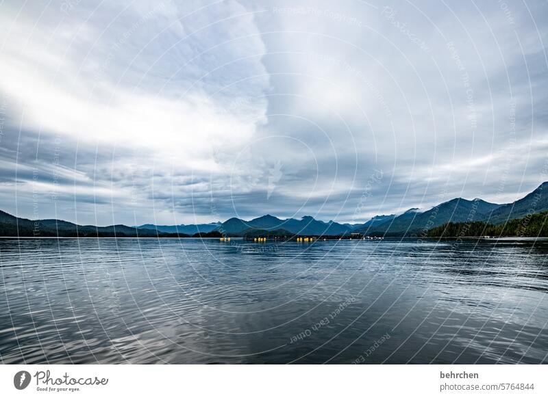 hineingesaugt Himmel Berge u. Gebirge besonders Natur Küste Meer Landschaft British Columbia Wasser Abenteuer Freiheit Kanada Nordamerika Farbfoto fantastisch