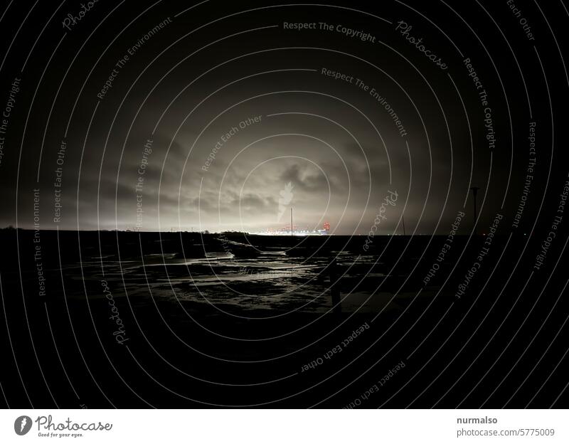Terminal Spukitabal Bremerhaven Norndsee Kontainer Kontainerterminal Handel China Nacht Ebbe Unheimlich Regen Stimmung Sturm Salzwasser Beleuchtung Nachtarbeit