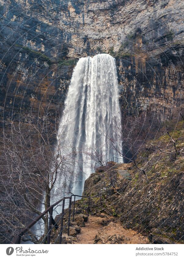 Majestätischer Wasserfall am Geburtsort des Rio Mundo reventón reventón del rio mundo Klippe Kaskade dramatisch natürlich Schönheit geologisch Felsen Quelle