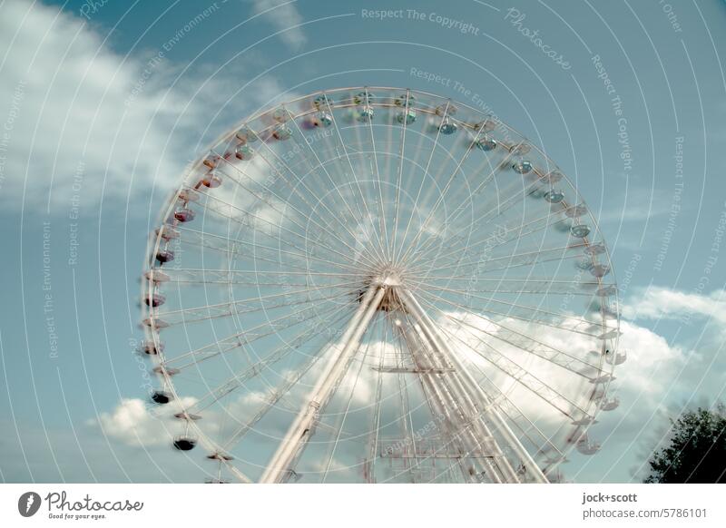 am Riesenrad drehen Fahrgeschäfte Himmel Wolken Doppelbelichtung Reaktionen u. Effekte Experiment Silhouette Sonnenlicht Illusion kreisrund hoch Schönes Wetter