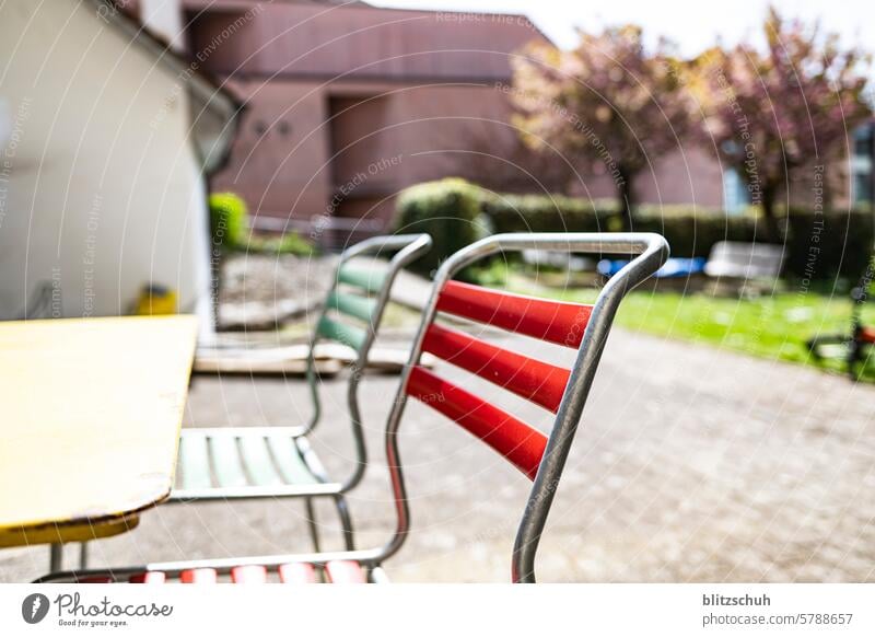 Gartenstühle Stühle Möbel Sitzgelegenheit Stuhl Platz Bestuhlung Strukturen & Formen Sommer Outdoormöbel Terrasse Gartenmöbel Gastronomie Tisch Bistro