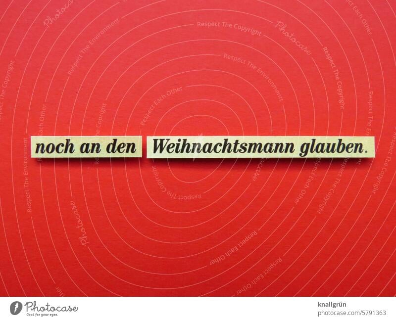 Noch an den Weihnachtsmann glauben. Naivität Text Glaube Religion & Glaube einfältig dumm Symbole & Metaphern Spiritualität Buchstaben Wort Satz Letter Sprache