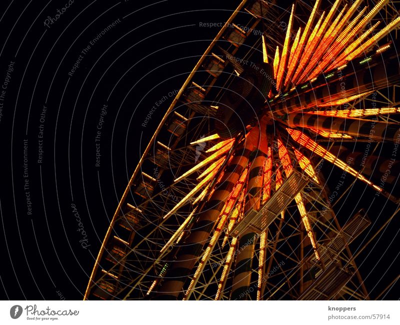 Riesenrad bei Nacht | die Zweite Fahrgeschäfte Stadtfest Schützenfest Vergnügungspark Sendgericht dunkel Licht Romantik Außenaufnahme Lichtspiel kirmis Freude