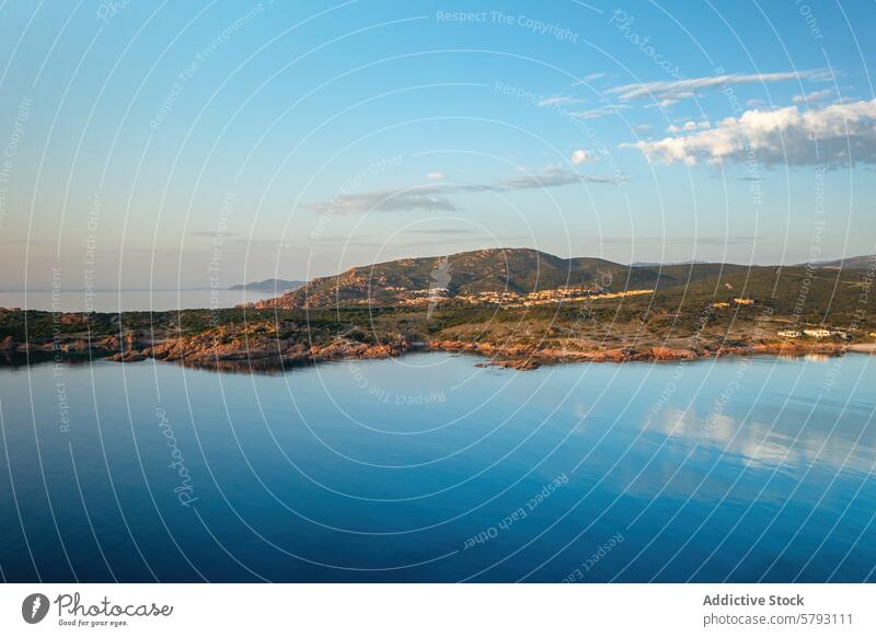 Küstenlandschaft von Sardinien bei Sonnenuntergang, Strand La Marinedda Italien Landschaft Küstenstreifen MEER Reflexion & Spiegelung warm Gelassenheit Ansicht