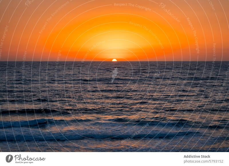 Ruhiger Sonnenuntergang Meereslandschaft in Sardinien, Italien orange Horizont ruhig MEER Abenddämmerung warm Farbtöne Landschaft Natur Ruhe Gelassenheit Küste