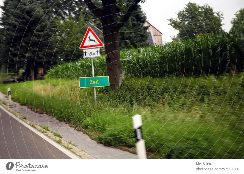 sprichwörtlich |  gute zeiten , schlechte zeiten Straßenverkehr StVO Verkehrssicherheit Straßenverkehrsordnung Straßenrand Ortsschild Hinweisschild