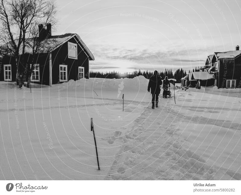 Lappland 1.0 Polarkreis nordpolarkreis Nordpol Schneeberge Europa Schweden Winter Holzhaus Urlaub Natur Außenaufnahme kalt Ferien & Urlaub & Reisen Skandinavien