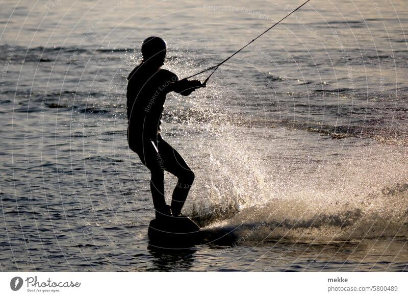 Brückentag - ins Wochenende surfen Surfen Surfer Sport Wassersport Lifestyle Surfbrett Surfschule Strand Küste Wellen sportlich Anlage Extremsport