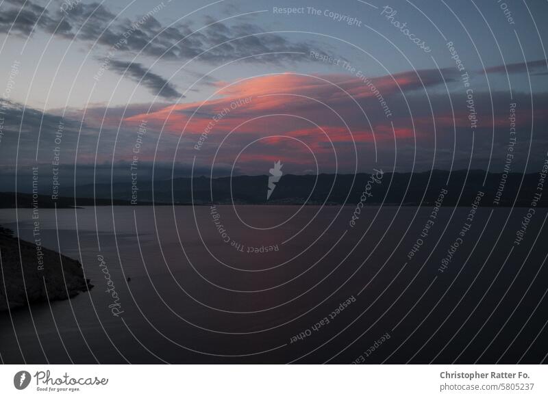 Meer und Bucht im Sommer während des Sonnenuntergangs. Schönes Wetter Schönheit Abenddämmerung Dämmerung Wind entspannung Freizeit & Hobby Fahrradfahren