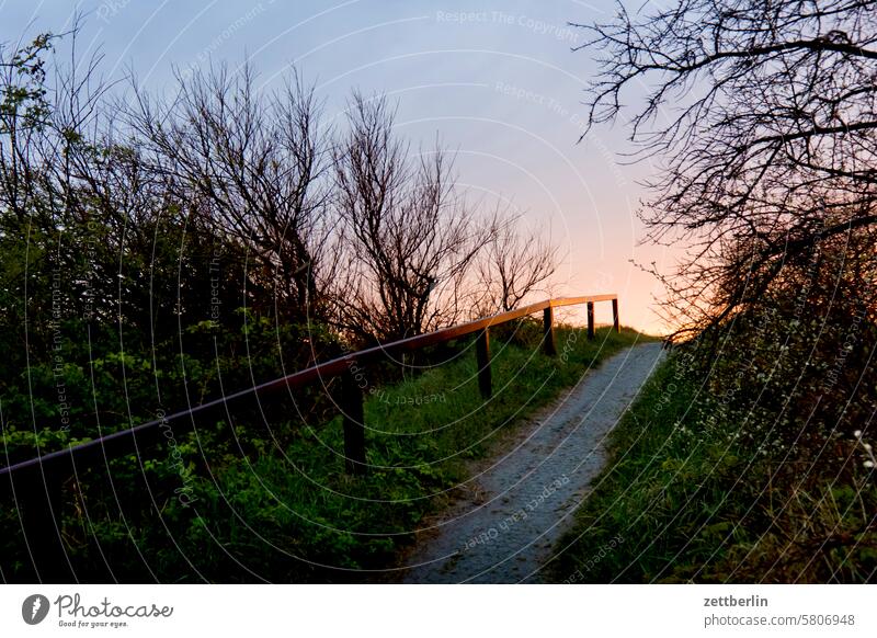 Hiddensee - Sonnenuntergang mit Strandzugang abend dämmerung ferien ferne frühling grieben hiddensee horizont insel kloszer mecklenburg meer mv nezuendorf