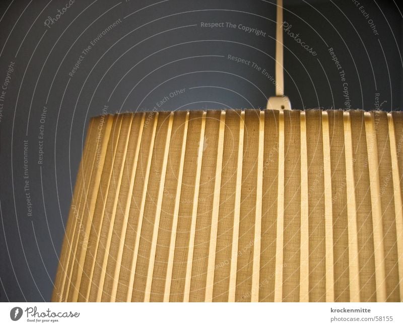 brockilampe Lampenschirm Licht gelb Streifen Wohnzimmer Wohnung heimelig Kabel brockenhaus Linie