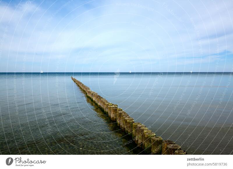 Hiddensee - Horizont mit drei kleinen Booten ferien ferne frühling grieben hiddensee horizont insel kloszer mecklenburg meer mv neuendorf ostsee reise