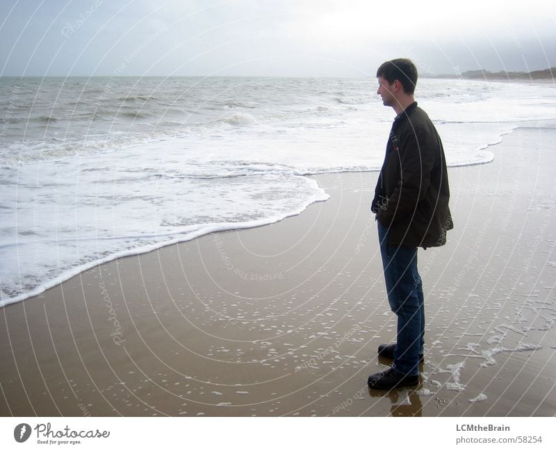 Strand in Irland dunkel Europa Denken Romantik Meer Wolken Sehnsucht Außenaufnahme Landschaft besinnlich trist Feldaufnahme Gastronomie wexford melancolie