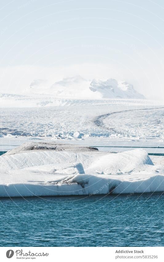 Gefrorene Landschaft auf der Halbinsel Snaefellsnes, Island Snæfellsnes westman Insel Winter Schnee Eis Berge u. Gebirge blau Wasser kalt Natur im Freien eisig