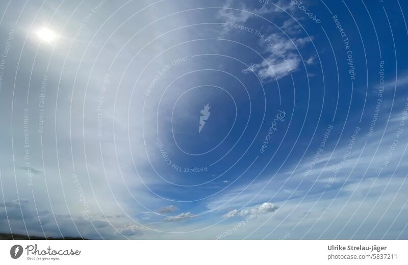 Wolkenlandschaft |Himmel am Meer über den Dünen Dünenrand Sonne hinter Wolken weiße Wolken blau Weite Ferne oben nach oben Natur Landschaft