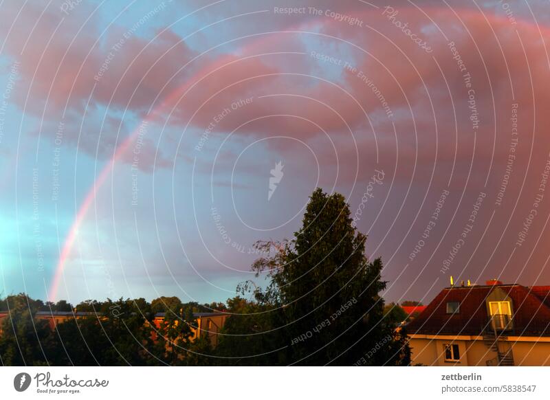 Regenbogen, linke Seite abend altocumulus drohend dunkel dämmerung düster farbspektrum feierabend freiraum froschperspektive gewitter haufenwolke himmel