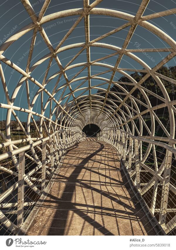 Brücke über den Fluss Sor in der Stadt Ponte de Sor im Alentejo, Portugal Architektur Polarkreis Anziehungskraft schön Gebäude kreisen Großstadt Europa Metall