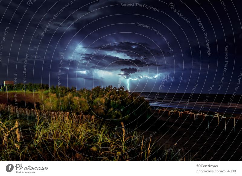 Gewitter mit Blitz über dem Meer Ferien & Urlaub & Reisen Ferne Umwelt Landschaft Wolken Gewitterwolken Klima Klimawandel Wetter schlechtes Wetter Wind Sturm