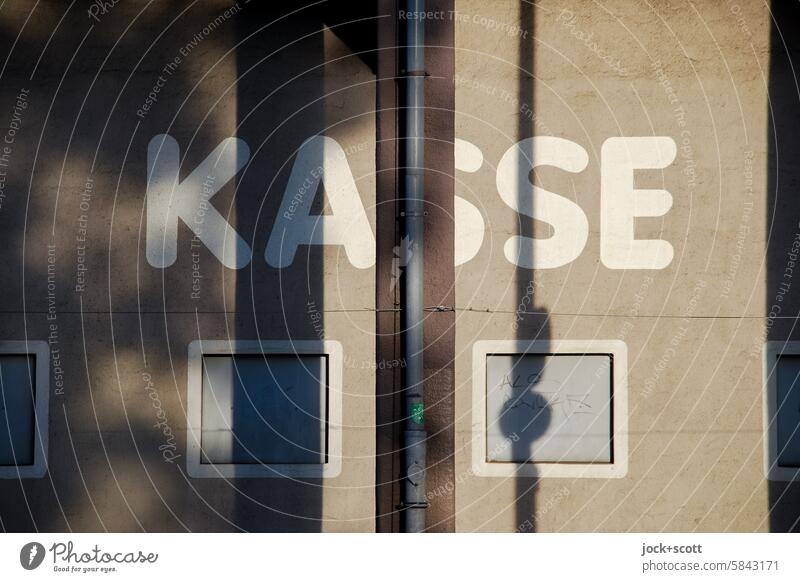 getrennte KASSE Kasse Fassade Säule Architektur Wort Großbuchstabe Schriftzeichen Schilder & Markierungen authentisch retro Deutsch Stil Typographie